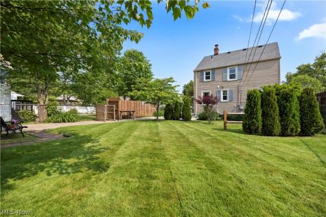 20953 Woodstock Avenue Fairview Park OH 44126