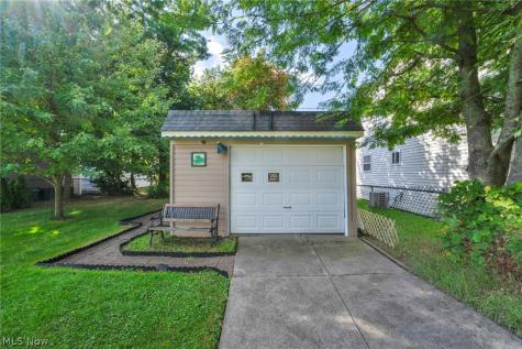 20953 Woodstock Avenue Fairview Park OH 44126