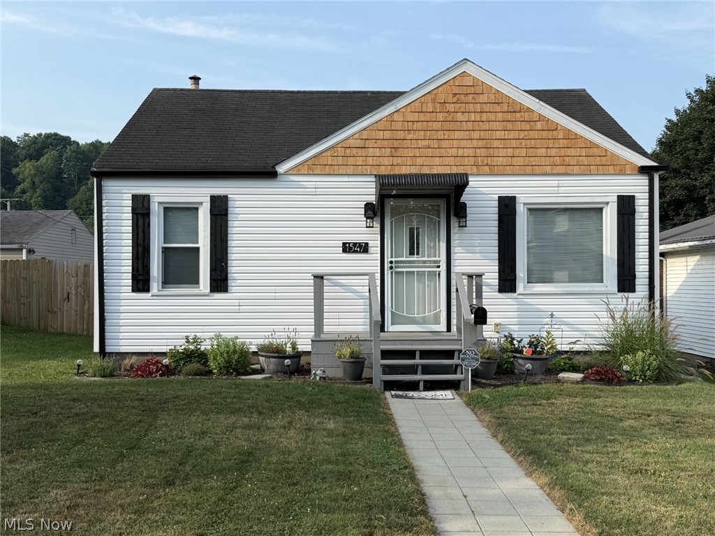 1547 Hay Avenue Coshocton OH 43812