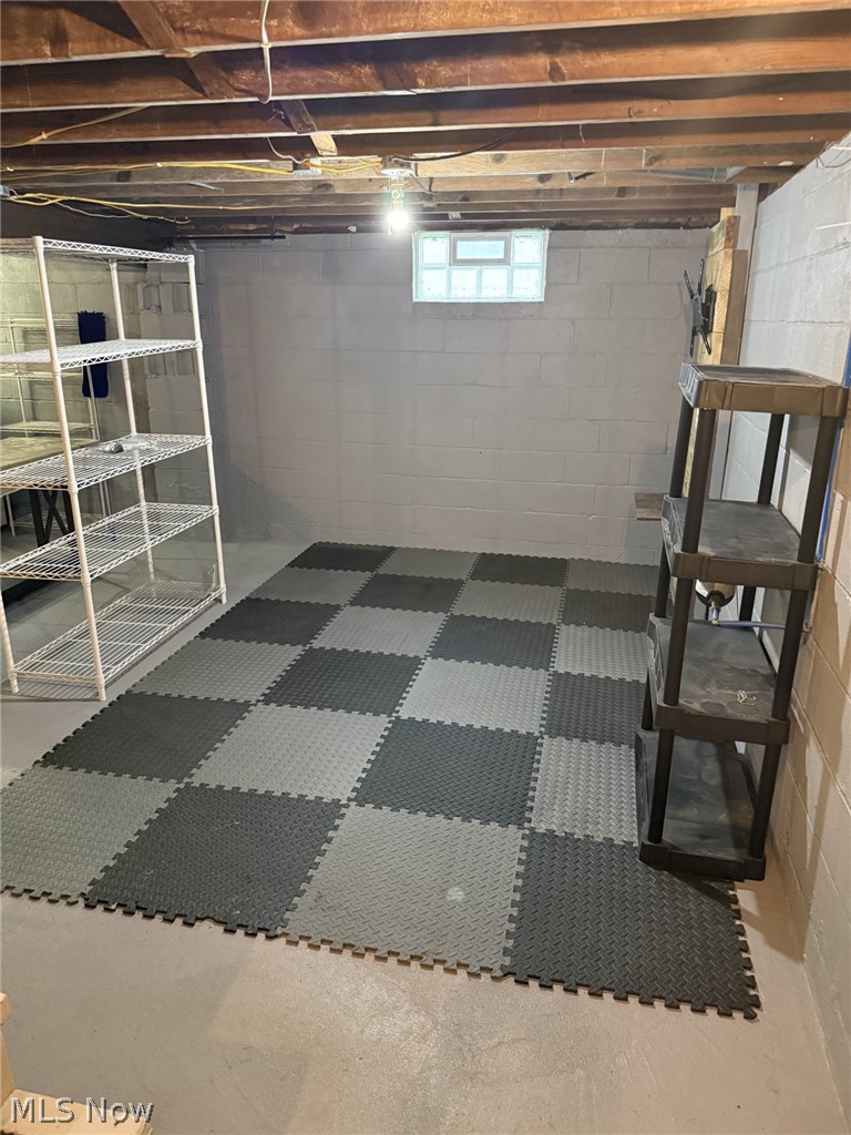 1547 Hay Avenue Coshocton OH 43812