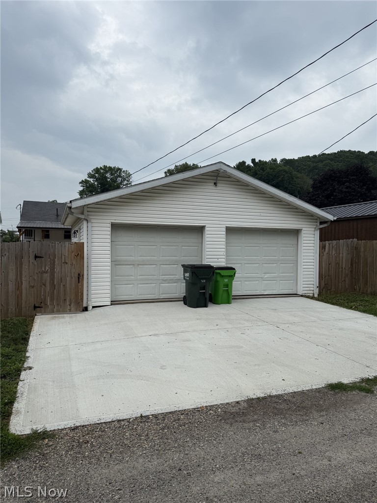 1547 Hay Avenue Coshocton OH 43812