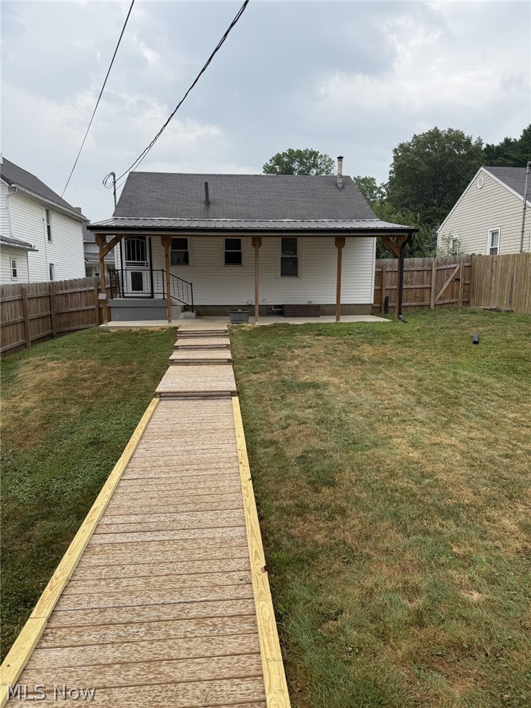 1547 Hay Avenue Coshocton OH 43812