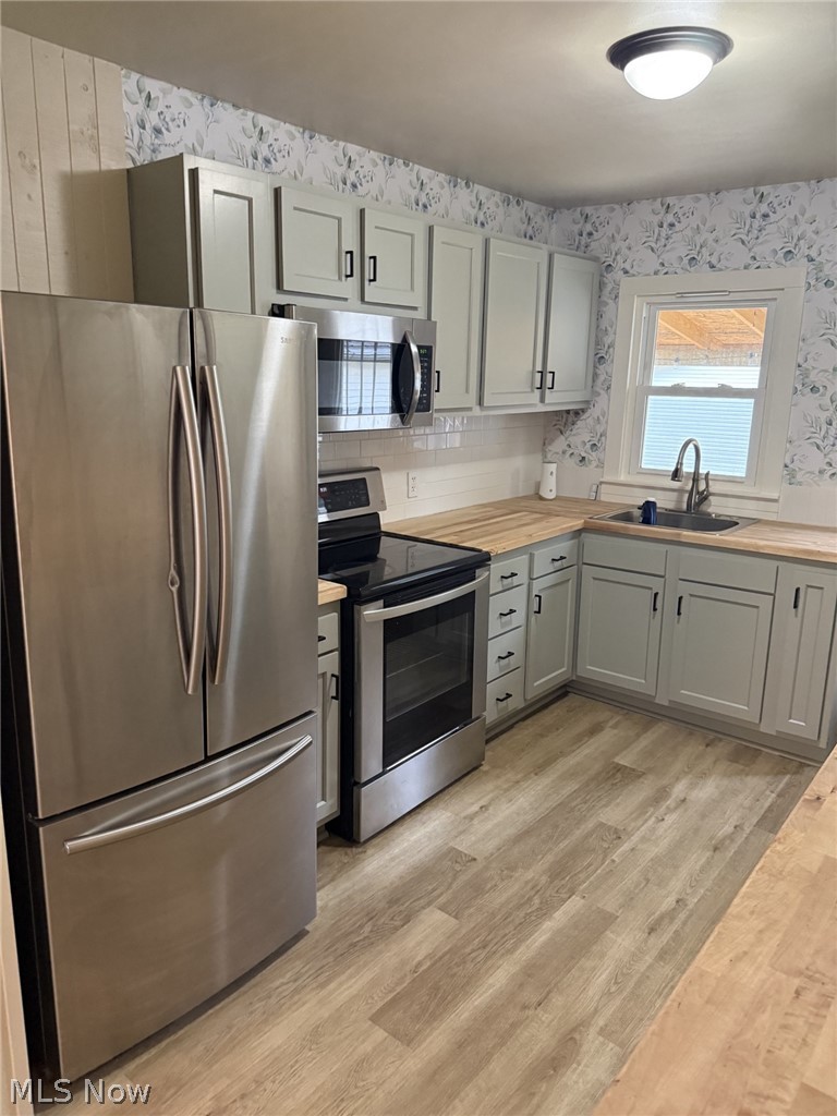 1547 Hay Avenue Coshocton OH 43812