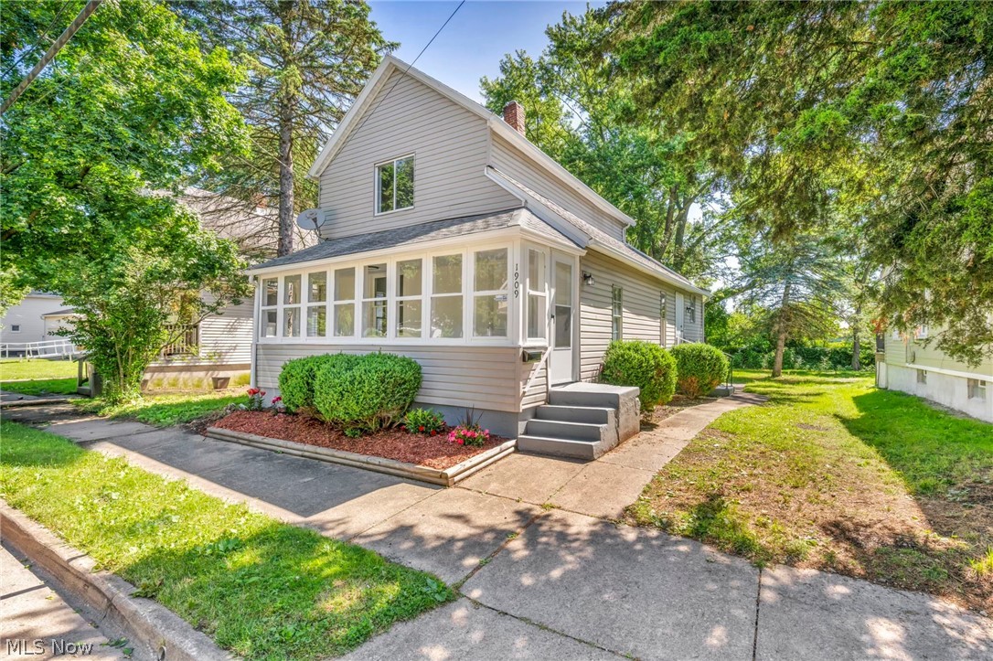 1909 2nd Street SW Akron OH 44314