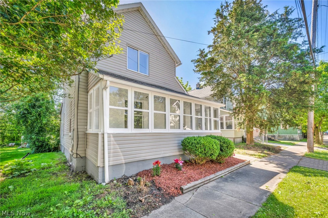 1909 2nd Street SW Akron OH 44314