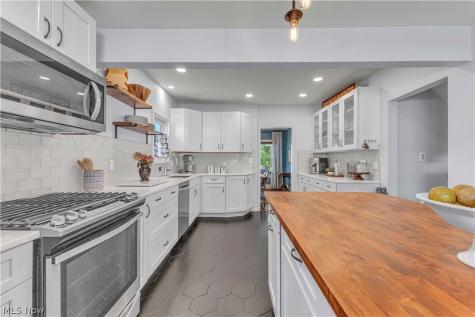 2138 Mars Avenue Lakewood OH 44107