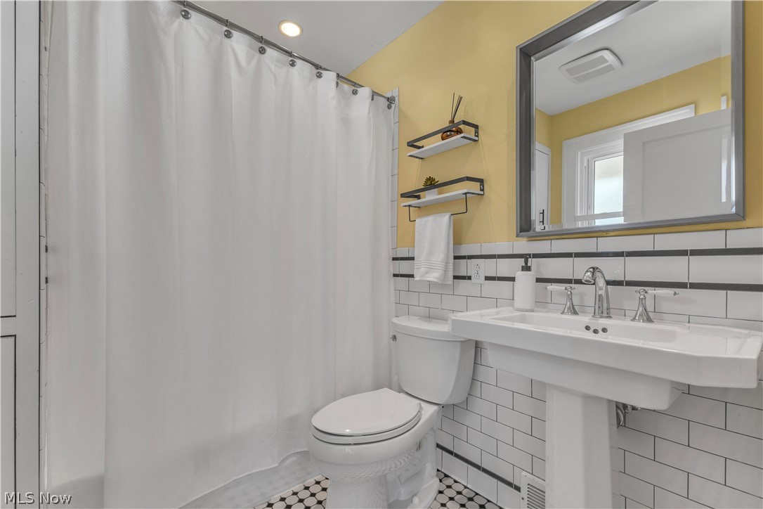 2138 Mars Avenue Lakewood OH 44107
