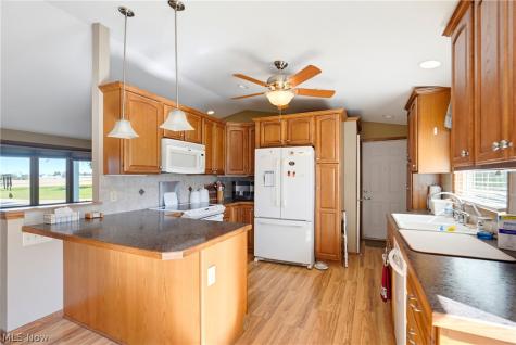 7030 Nimishillen Church Street Louisville OH 44641