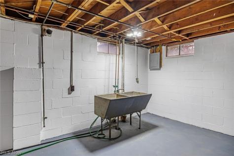 324 Lynn Drive Cuyahoga Falls OH 44221