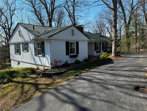 118 Hillcrest Drive Marietta OH 45750