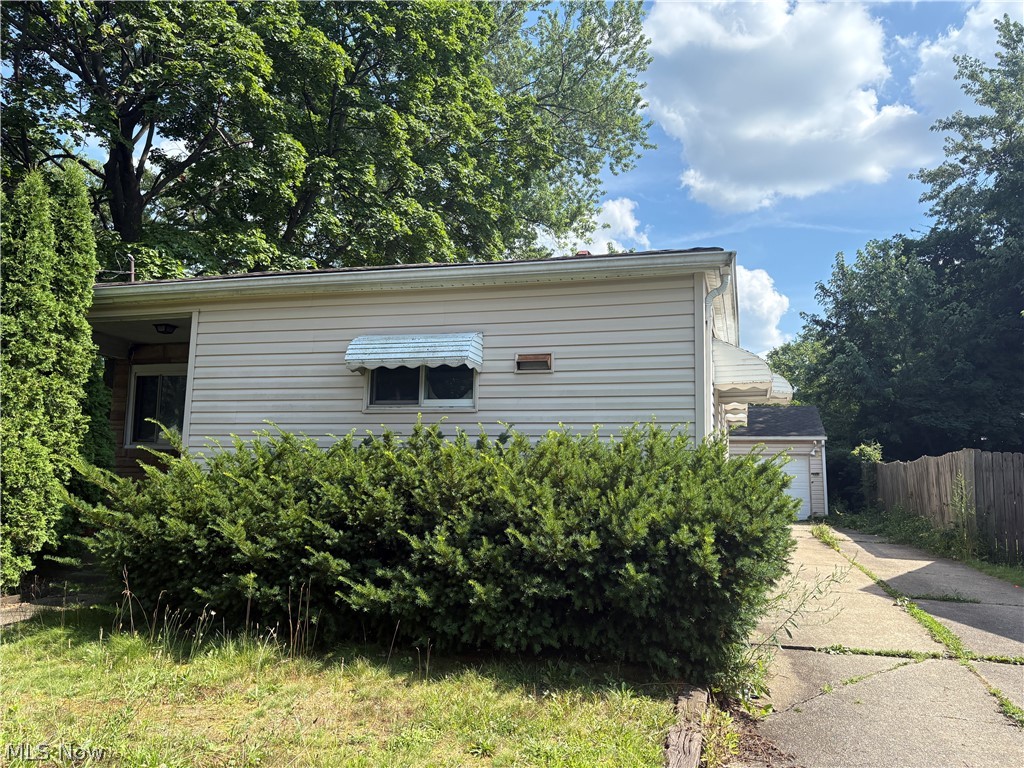 908 Clifford Avenue Akron OH 44306