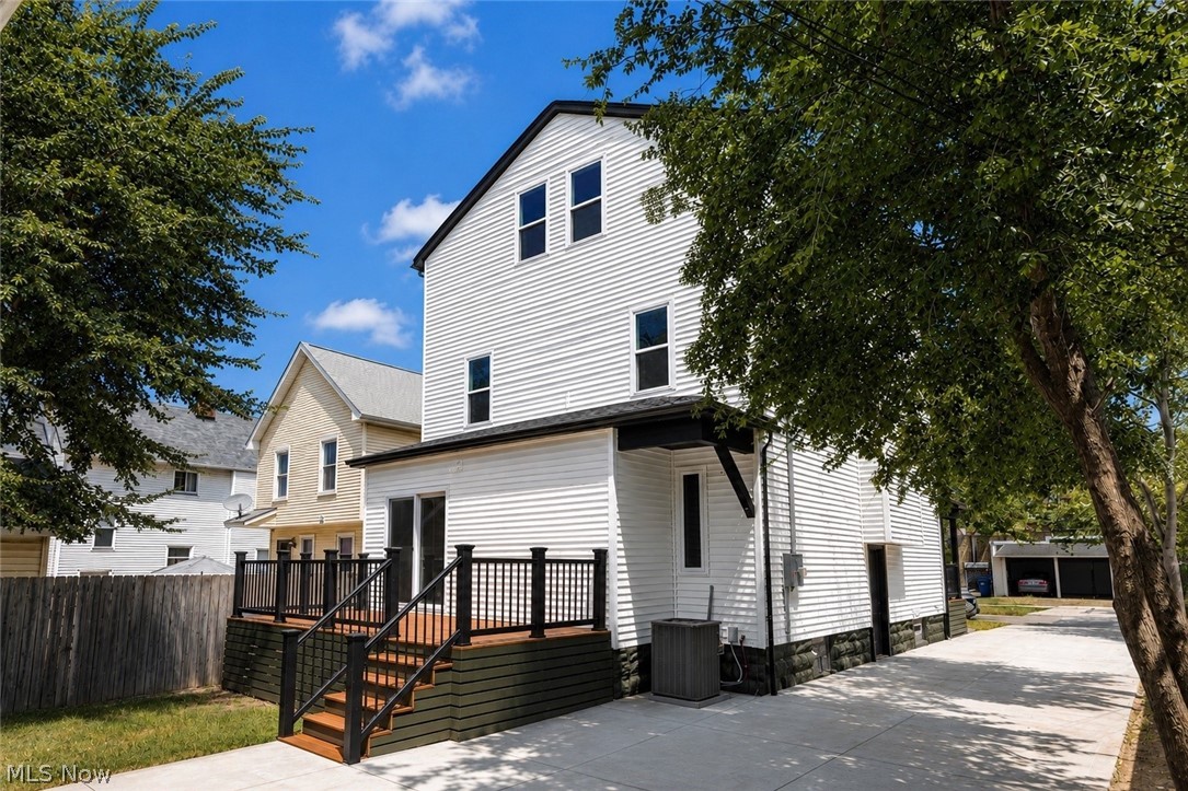 1382 W 59th Street Cleveland OH 44102