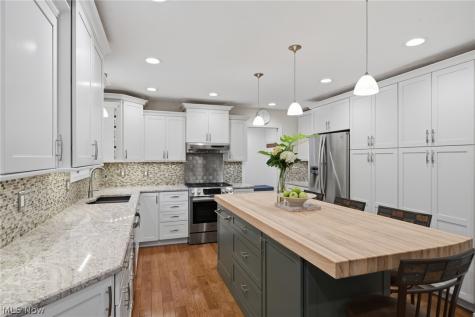 10376 Lake Meadows Drive Strongsville OH 44136