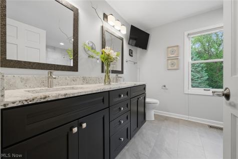 10376 Lake Meadows Drive Strongsville OH 44136