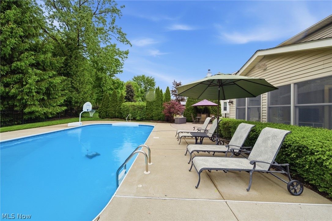 10376 Lake Meadows Drive Strongsville OH 44136