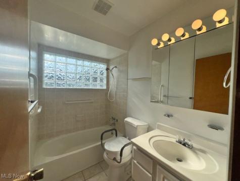 701 E 315th Street Willowick OH 44095