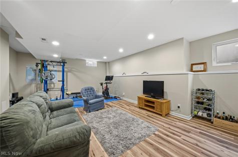 313 Wilmington Drive Broadview Heights OH 44147