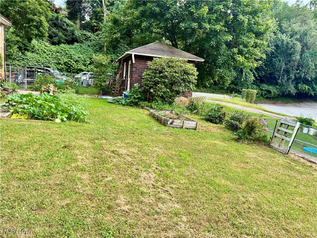 812 Bradshaw East Liverpool OH 43920