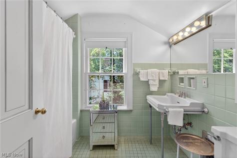 23900 Stanford Road Shaker Heights OH 44122