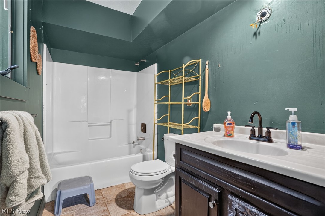 731 Lark Court Rock Creek OH 44084