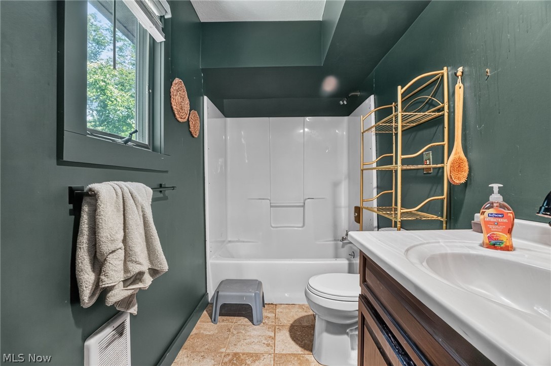 731 Lark Court Rock Creek OH 44084
