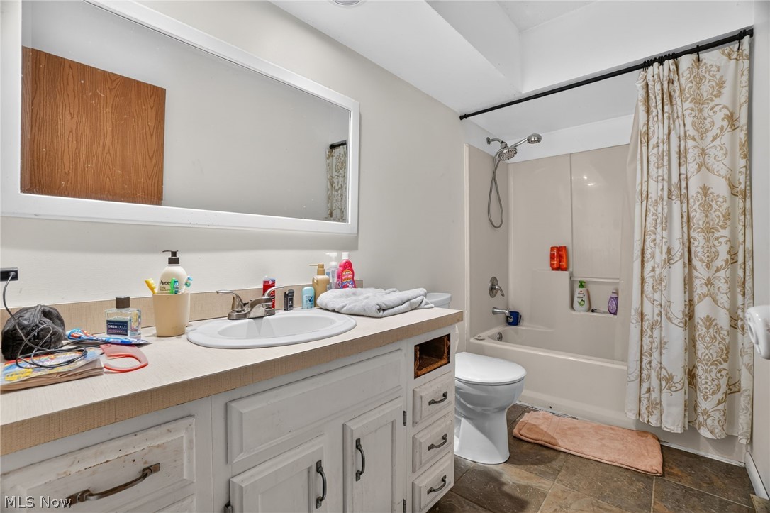 731 Lark Court Rock Creek OH 44084