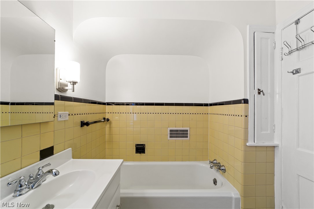 2588 Saybrook Road University Heights OH 44118