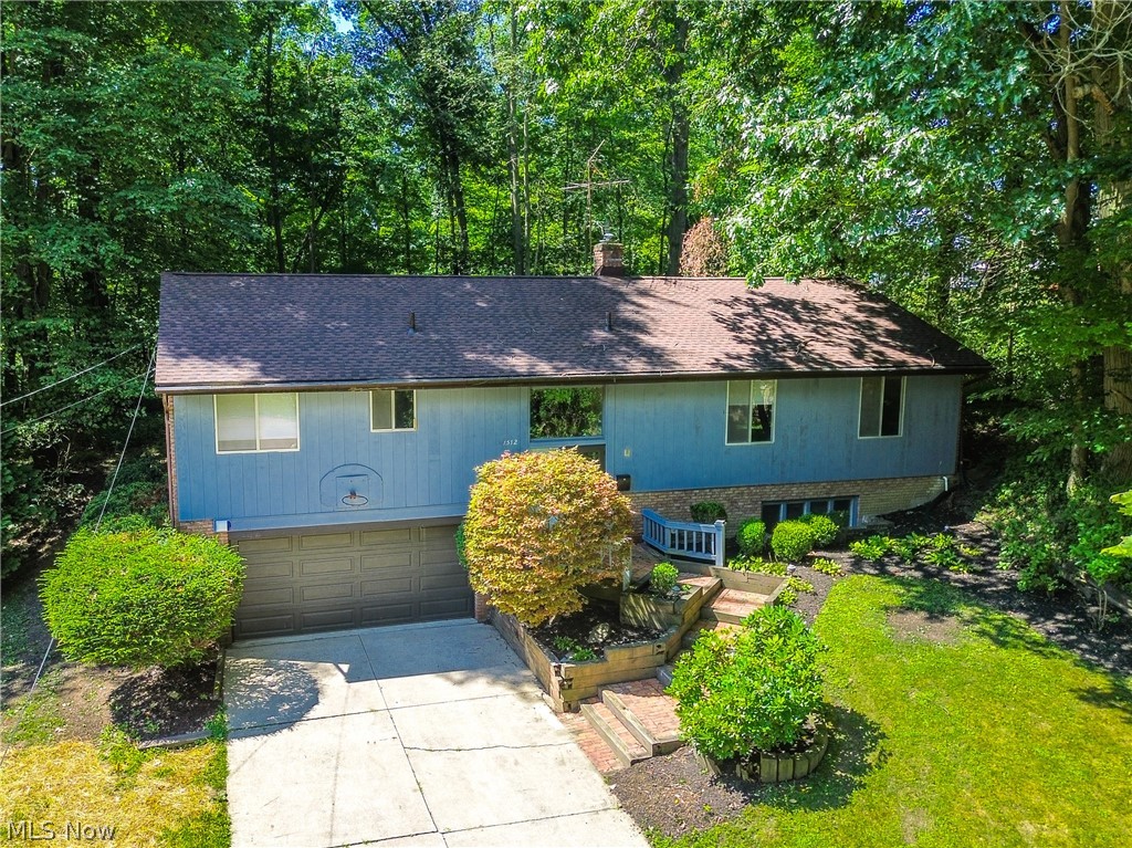 1512 Tiffany Circle Akron OH 44313