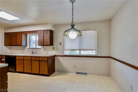 1512 Tiffany Circle Akron OH 44313