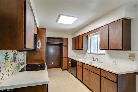 1512 Tiffany Circle Akron OH 44313
