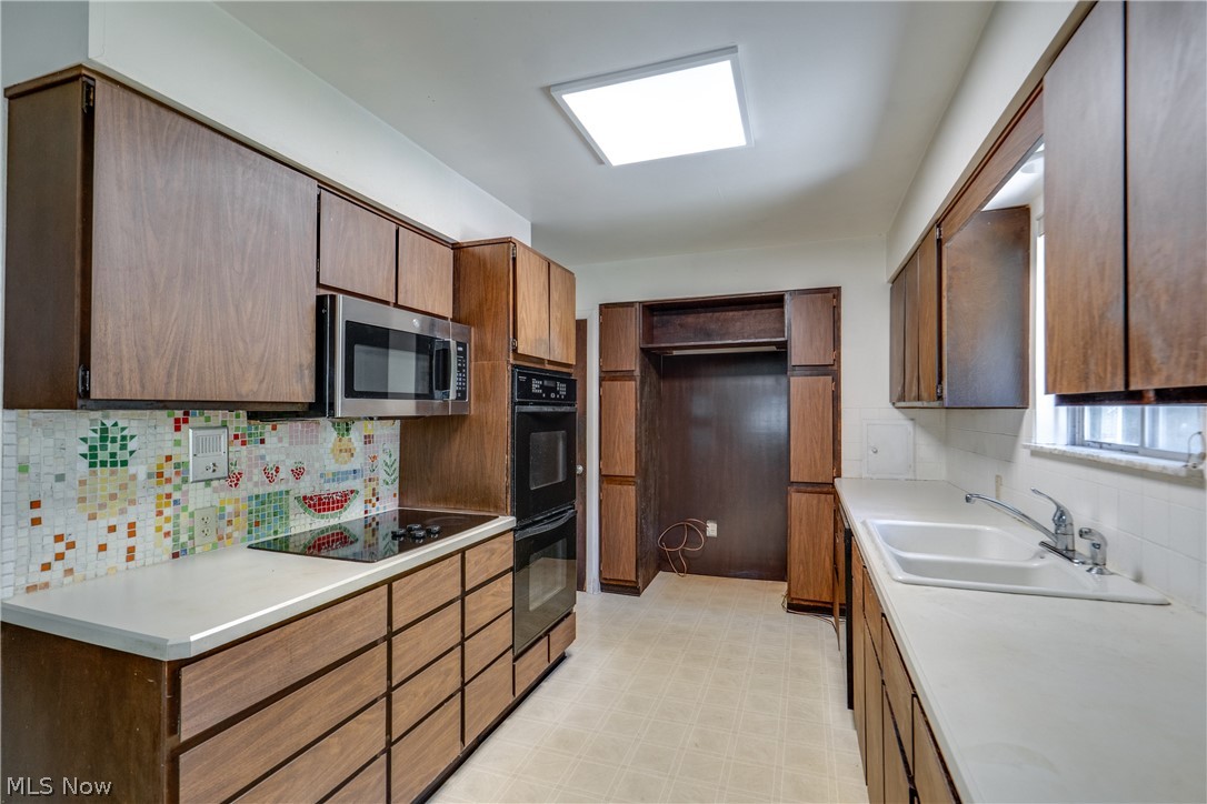 1512 Tiffany Circle Akron OH 44313