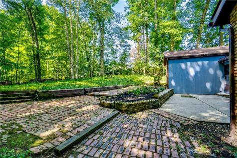 1512 Tiffany Circle Akron OH 44313