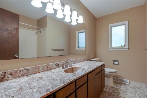 1512 Tiffany Circle Akron OH 44313