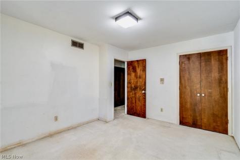 1512 Tiffany Circle Akron OH 44313