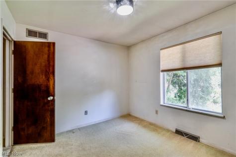 1512 Tiffany Circle Akron OH 44313