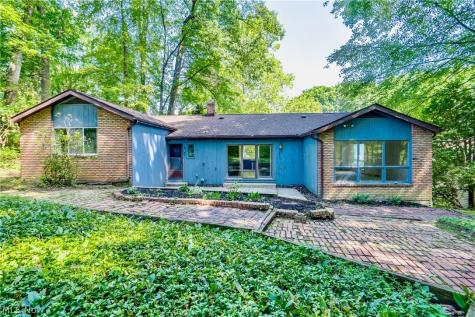 1512 Tiffany Circle Akron OH 44313