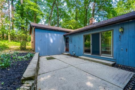 1512 Tiffany Circle Akron OH 44313