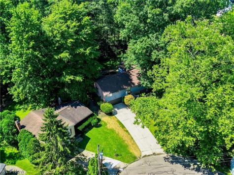 1512 Tiffany Circle Akron OH 44313