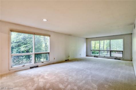 1512 Tiffany Circle Akron OH 44313