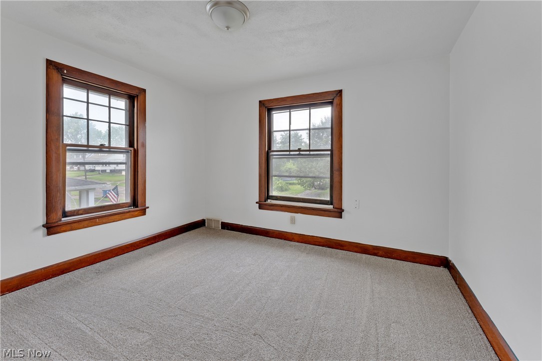 486 7th Street Struthers OH 44471