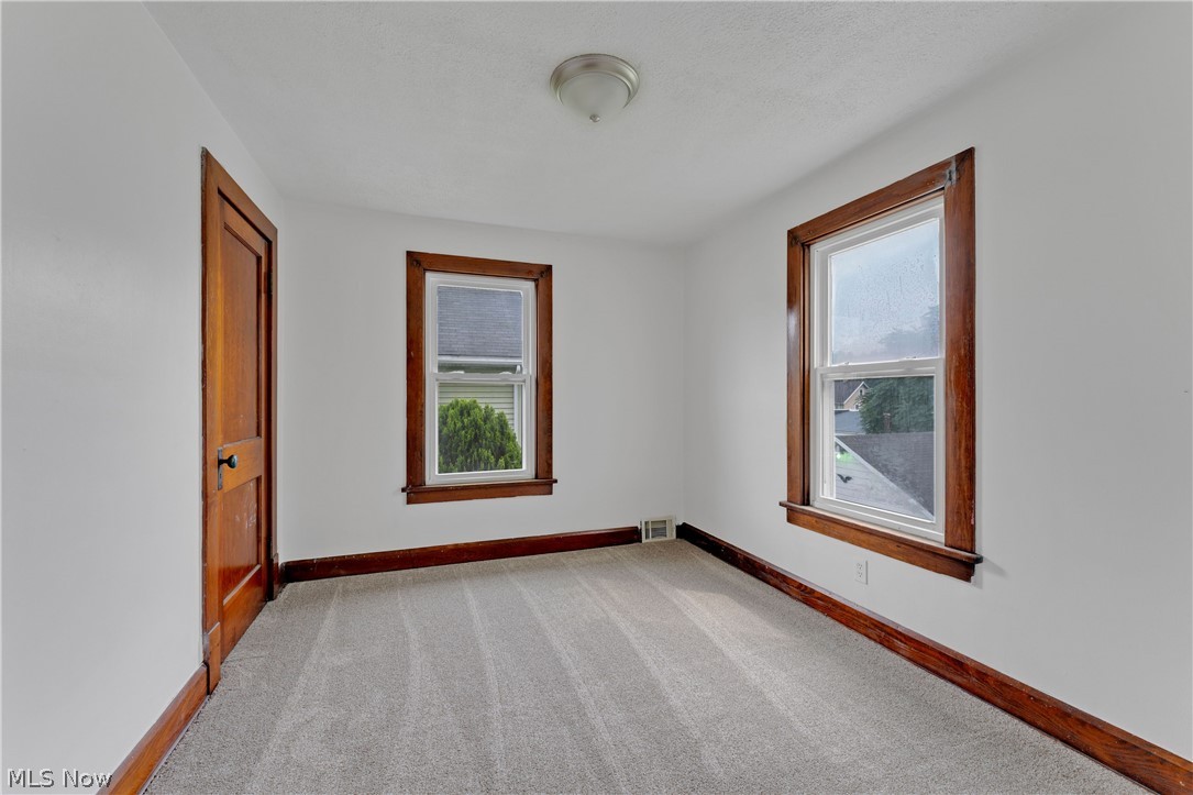 486 7th Street Struthers OH 44471