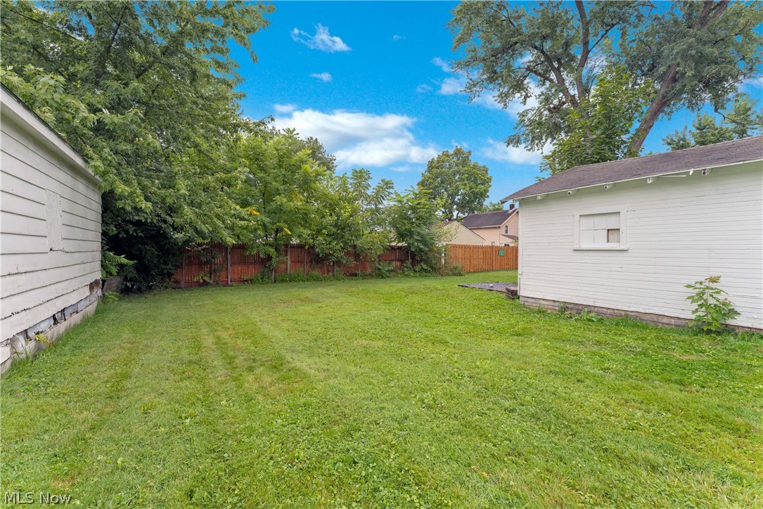 486 7th Street Struthers OH 44471