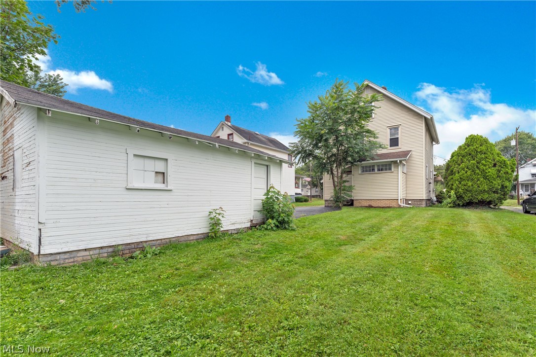 486 7th Street Struthers OH 44471