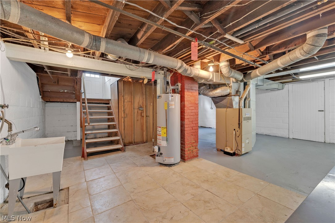486 7th Street Struthers OH 44471