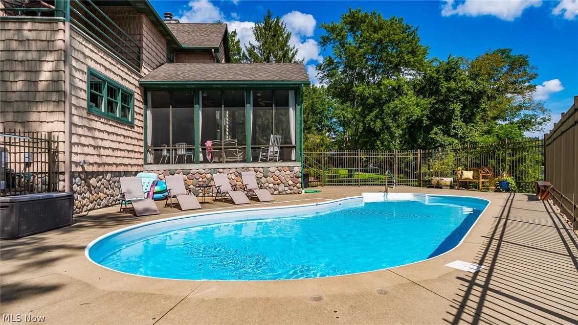 327 Locust Grove Lane Senecaville OH 43780