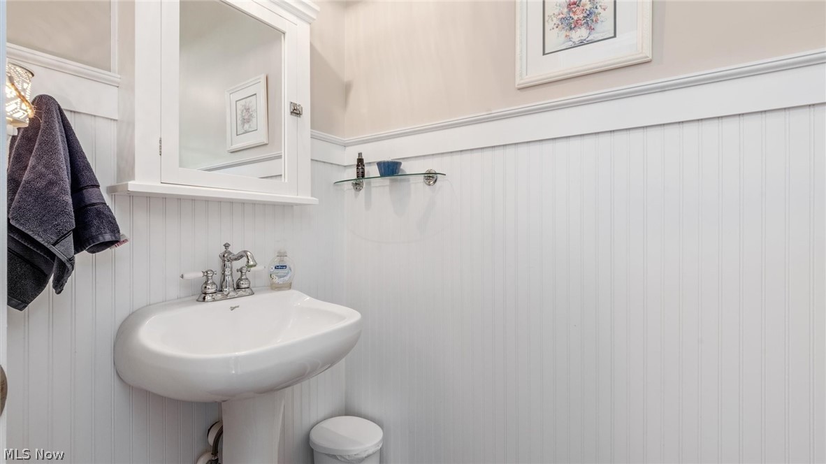 327 Locust Grove Lane Senecaville OH 43780