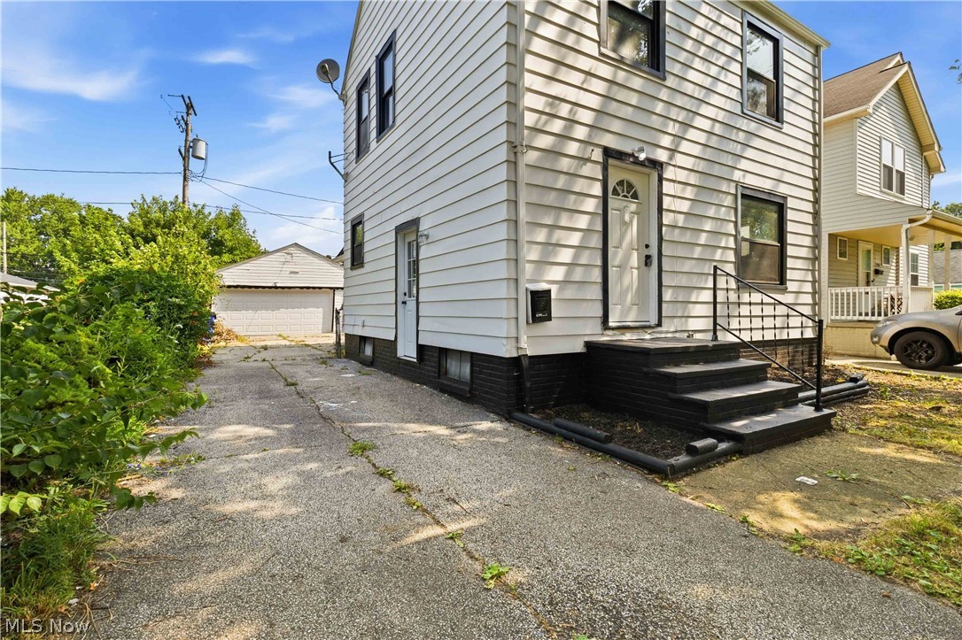 12904 Brookfield Avenue Cleveland OH 44135