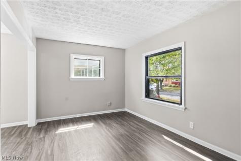 12904 Brookfield Avenue Cleveland OH 44135