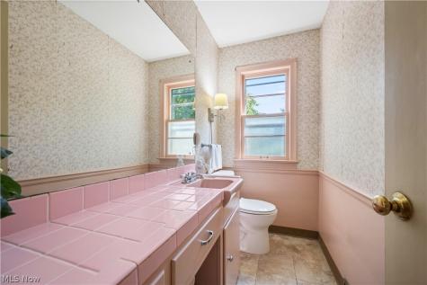 1983 Wynwood Drive Rocky River OH 44116