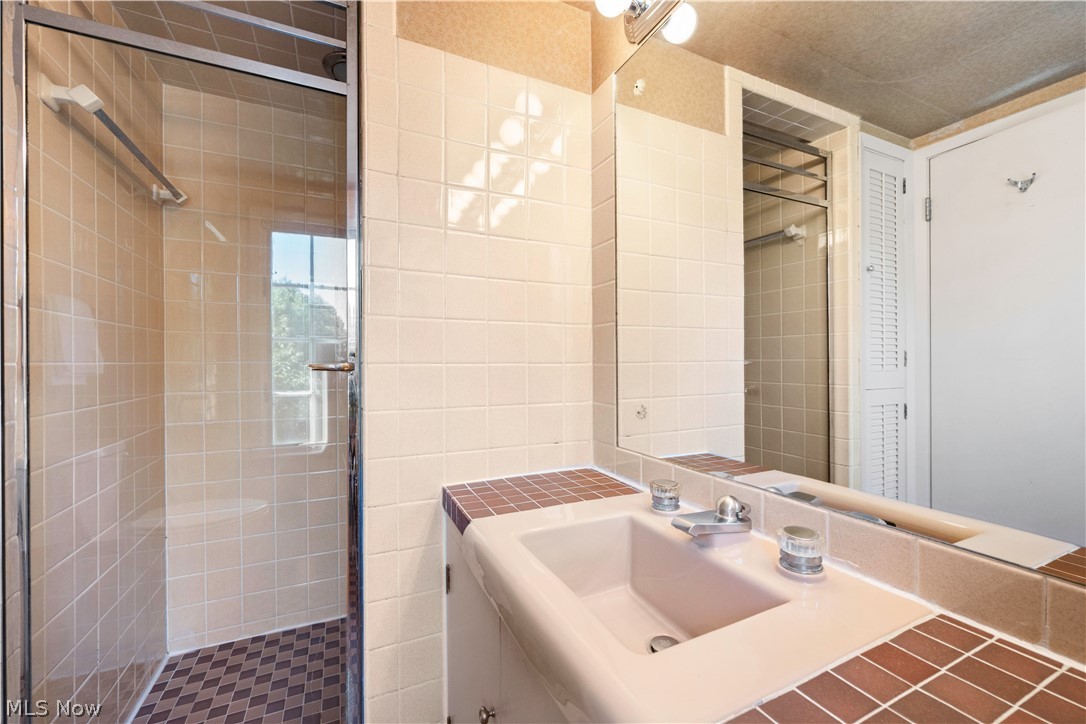 1983 Wynwood Drive Rocky River OH 44116